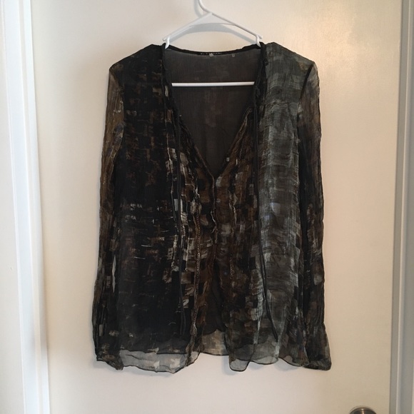 Elie Tahari Tops - ELIE TAHARI open front 100% Silk Blouse medium